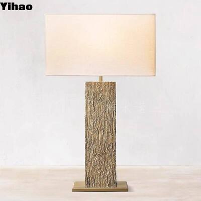 ซื้อ Yihao OEM Custom Vintage Solid Brass LED Desk Lamp พร้อมแสงขาวอบอุ่น 2700K และการออกแบบที่ทันสมัย การผลิตออนไลน์