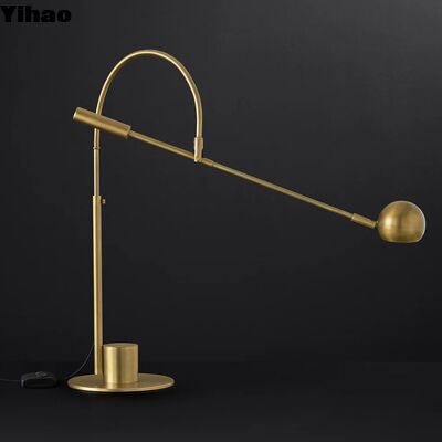 ซื้อ Yihao คลาสสิค โมเดิร์น Copper Body LED Desk Lamp พร้อมแสงขาวอุ่น 2700K และฐาน E14 สําหรับตกแต่งบ้าน การผลิตออนไลน์