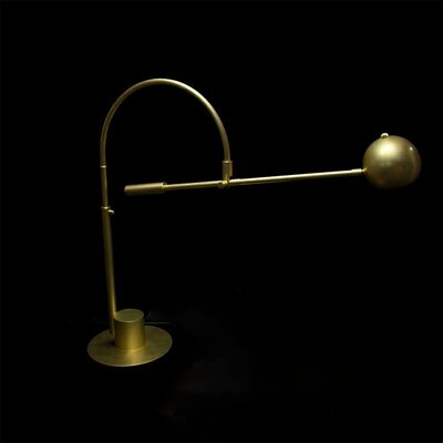 Yihao Modern Brass Metal LED Desk Lamp with E14 Bulb Base สําหรับห้องนั่งเล่นและห้องนอน