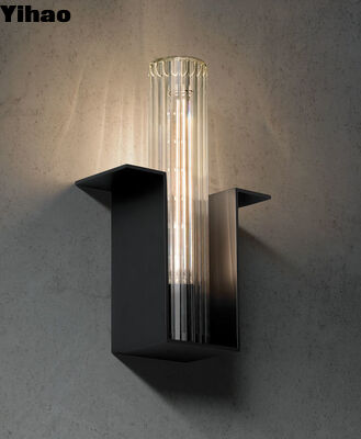 หลอดไฟผนังทองแดงกลางแจ้ง Yihao มีความสูงปรับได้ และแสงขาวอบอุ่น 3000K สําหรับการประดับผนังที่ทันสมัย